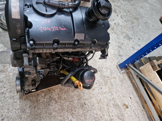 bontott VW GOLF IV Motor (Fűzött blokk hengerfejjel)