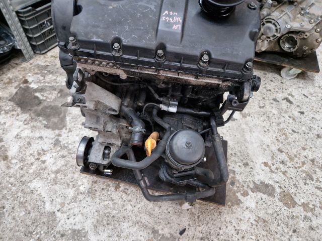 bontott VW GOLF IV Motor (Fűzött blokk hengerfejjel)