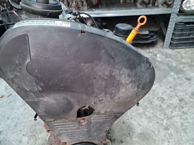 bontott VW GOLF IV Motor (Fűzött blokk hengerfejjel)