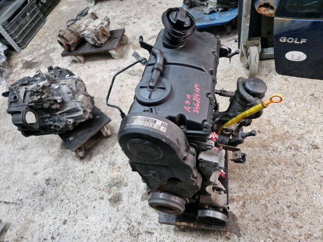 bontott VW GOLF IV Motor (Fűzött blokk hengerfejjel)