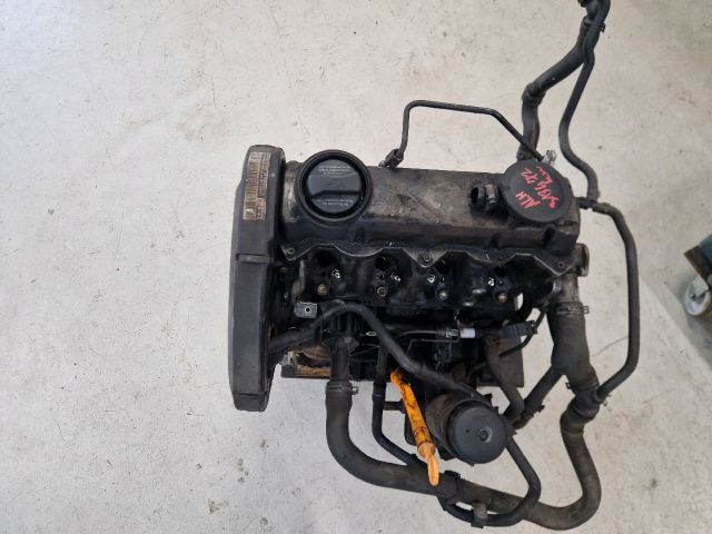 bontott VW GOLF IV Motor (Fűzött blokk hengerfejjel)