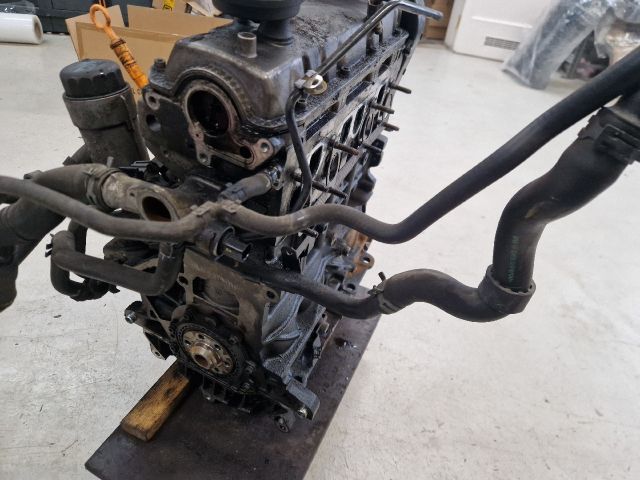 bontott VW GOLF IV Motor (Fűzött blokk hengerfejjel)