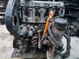 bontott VW GOLF IV Motor (Fűzött blokk hengerfejjel)