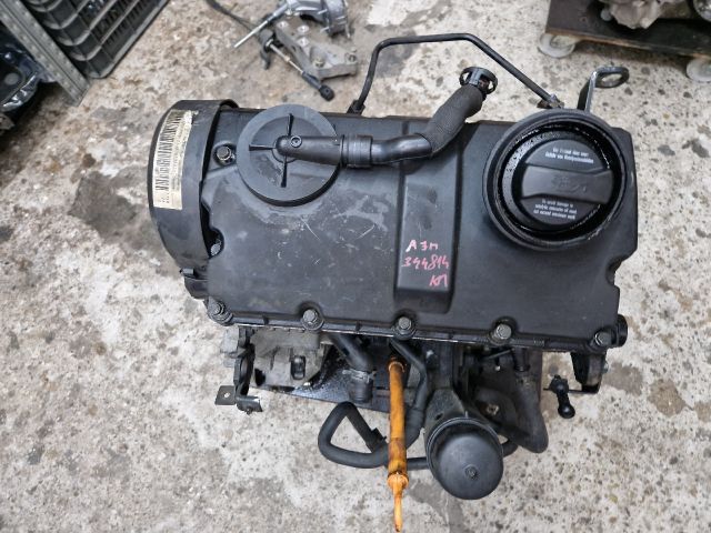 bontott VW GOLF IV Motor (Fűzött blokk hengerfejjel)