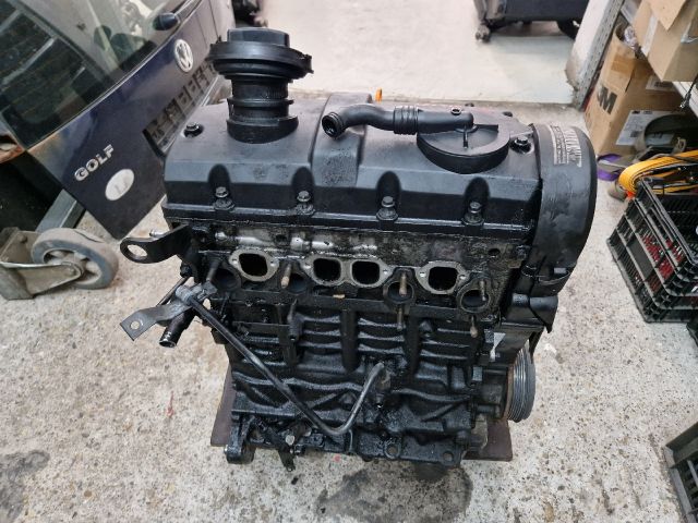bontott VW GOLF IV Motor (Fűzött blokk hengerfejjel)