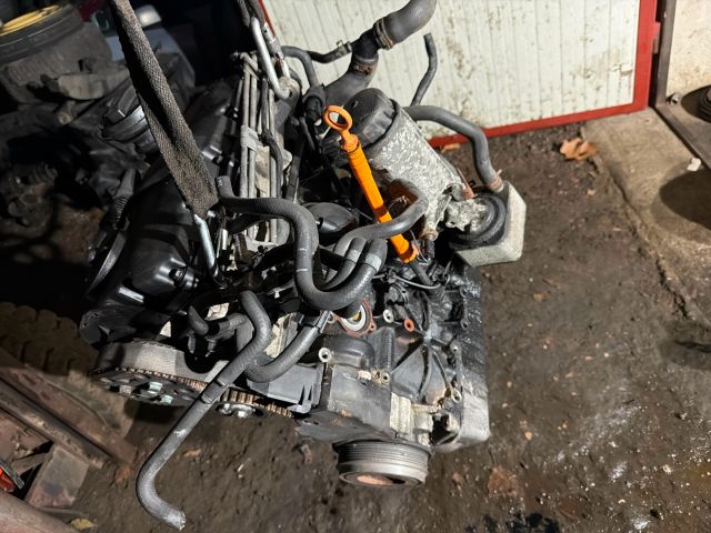 bontott VW GOLF IV Motor (Fűzött blokk hengerfejjel)