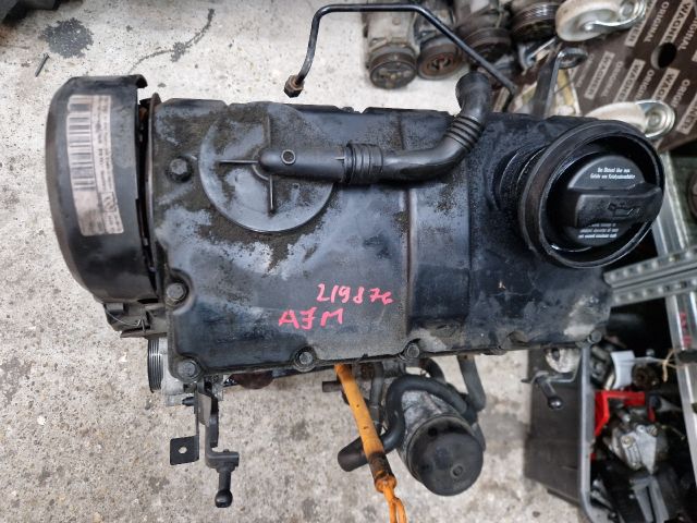 bontott VW GOLF IV Motor (Fűzött blokk hengerfejjel)