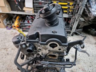 bontott VW GOLF IV Motor (Fűzött blokk hengerfejjel)