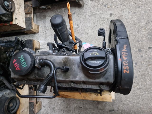 bontott VW GOLF IV Motor (Fűzött blokk hengerfejjel)