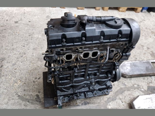 bontott VW GOLF IV Motor (Fűzött blokk hengerfejjel)