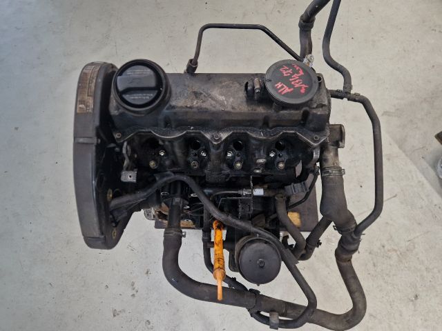 bontott VW GOLF IV Motor (Fűzött blokk hengerfejjel)