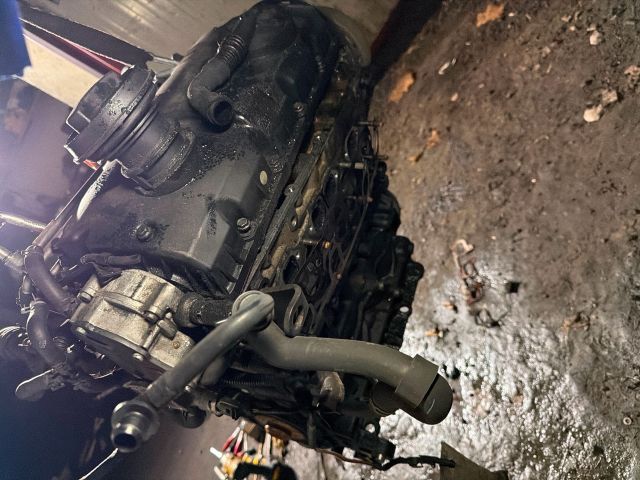 bontott VW GOLF IV Motor (Fűzött blokk hengerfejjel)