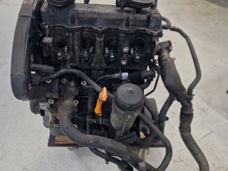 bontott VW GOLF IV Motor (Fűzött blokk hengerfejjel)