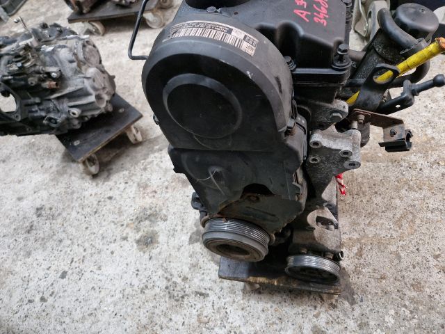 bontott VW GOLF IV Motor (Fűzött blokk hengerfejjel)