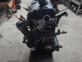 bontott VW GOLF IV Motor (Fűzött blokk hengerfejjel)