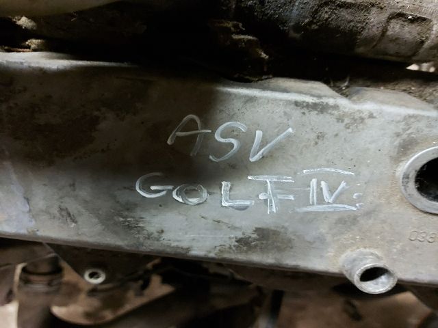 bontott VW GOLF IV Motor (Fűzött blokk hengerfejjel)