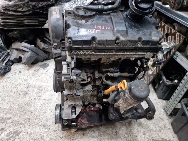 bontott VW GOLF IV Motor (Fűzött blokk hengerfejjel)