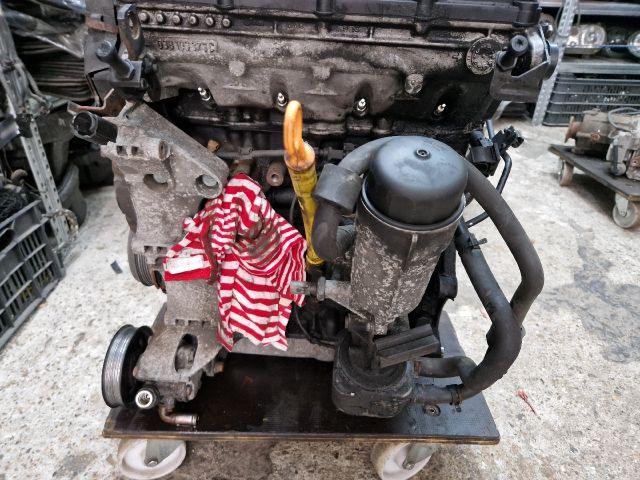 bontott VW GOLF IV Motor (Fűzött blokk hengerfejjel)