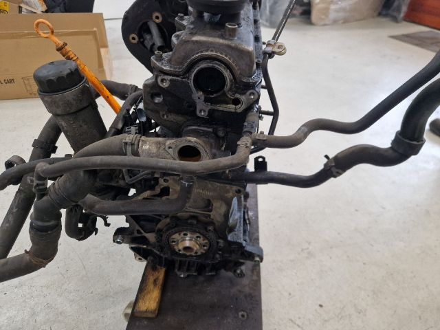 bontott VW GOLF IV Motor (Fűzött blokk hengerfejjel)
