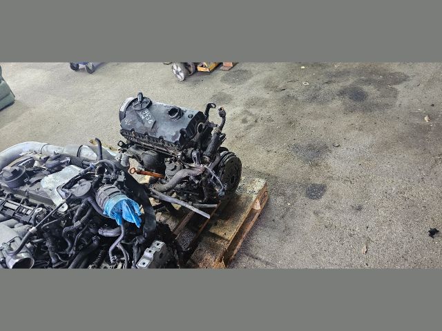 bontott VW GOLF IV Motor (Fűzött blokk hengerfejjel)