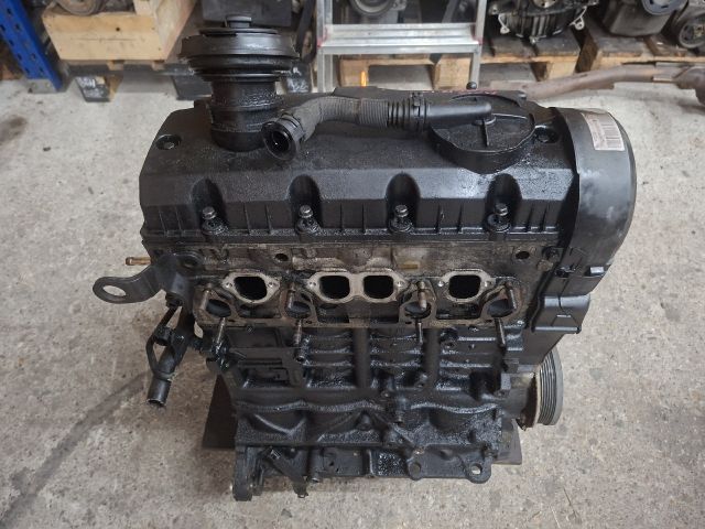 bontott VW GOLF IV Motor (Fűzött blokk hengerfejjel)