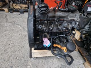 bontott VW GOLF IV Motor (Fűzött blokk hengerfejjel)
