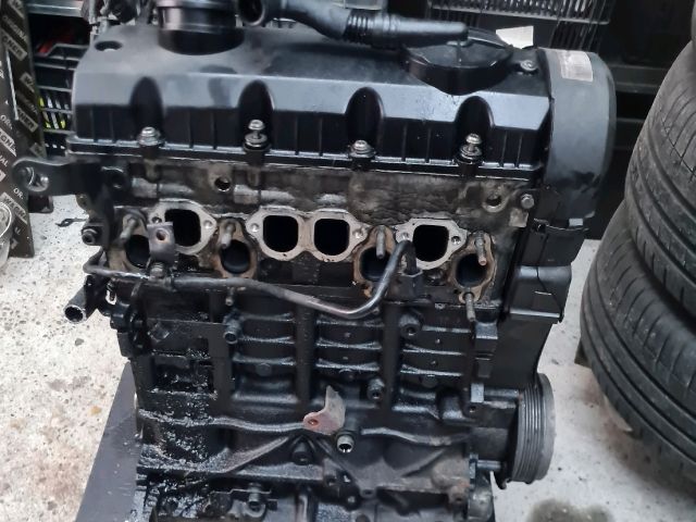 bontott VW GOLF IV Motor (Fűzött blokk hengerfejjel)