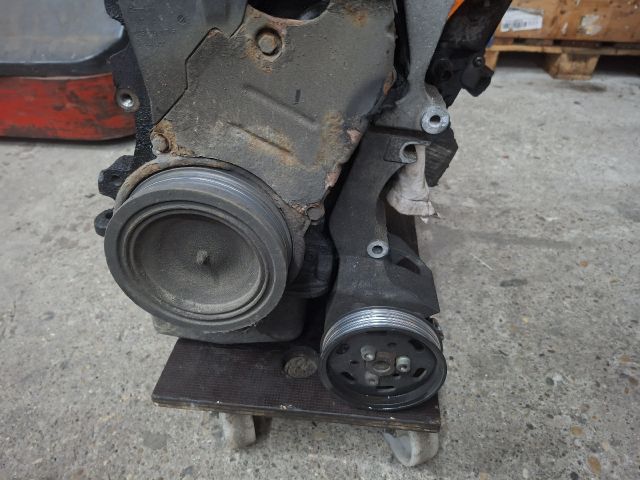 bontott VW GOLF IV Motor (Fűzött blokk hengerfejjel)