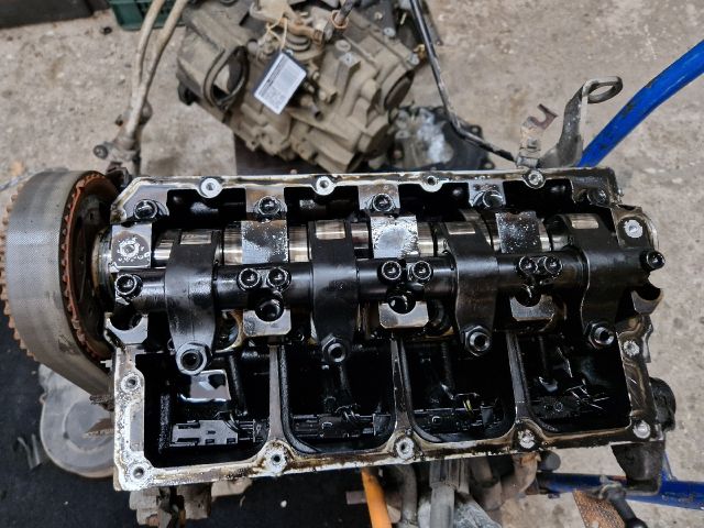 bontott VW GOLF IV Motor (Fűzött blokk hengerfejjel)
