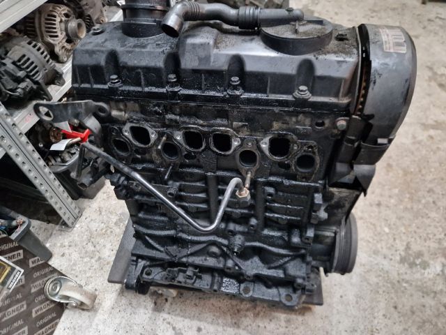 bontott VW GOLF IV Motor (Fűzött blokk hengerfejjel)
