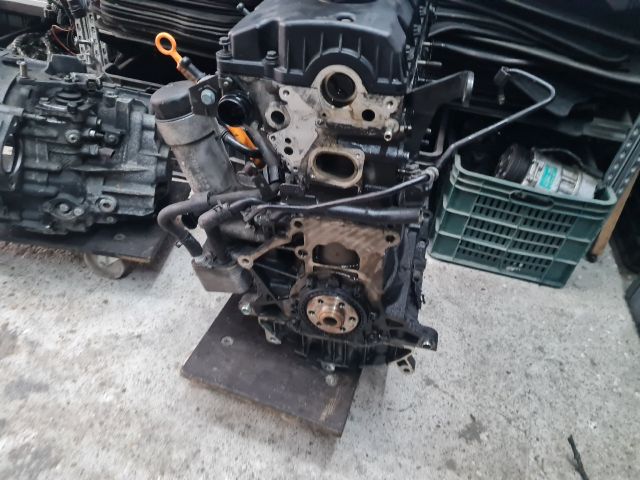 bontott VW GOLF IV Motor (Fűzött blokk hengerfejjel)