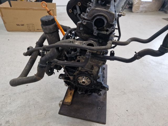 bontott VW GOLF IV Motor (Fűzött blokk hengerfejjel)