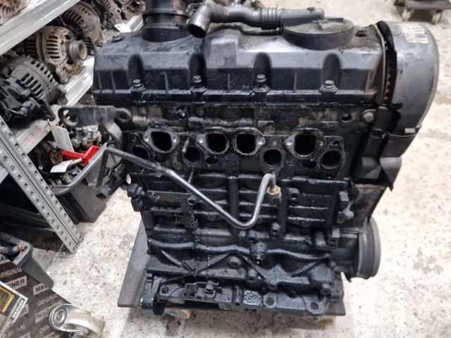 bontott VW GOLF IV Motor (Fűzött blokk hengerfejjel)
