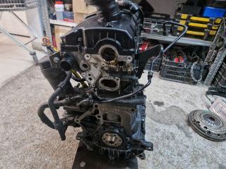 bontott VW GOLF IV Motor (Fűzött blokk hengerfejjel)