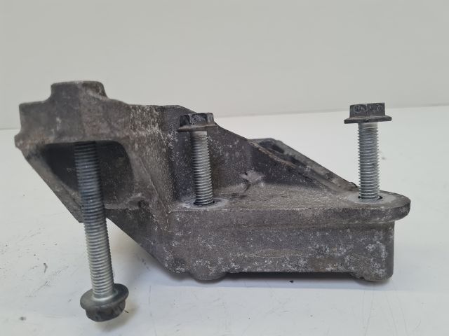 bontott VW GOLF IV Motor Tartó Bak (Fém)