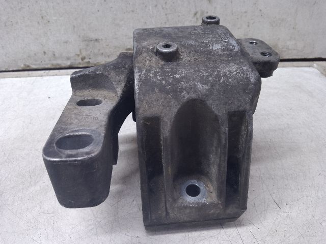 bontott VW GOLF IV Motor Tartó Bak (Fém)