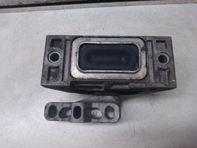 bontott VW GOLF IV Motor Tartó Bak (Fém)