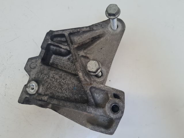 bontott VW GOLF IV Motor Tartó Bak (Fém)