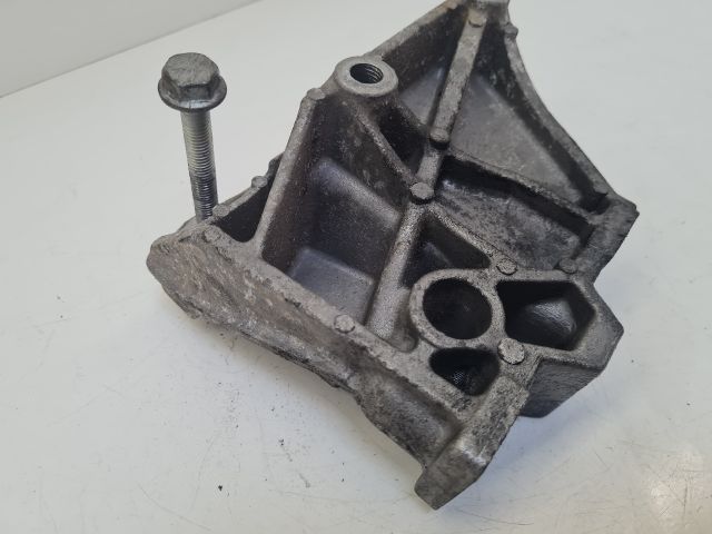 bontott VW GOLF IV Motor Tartó Bak (Fém)