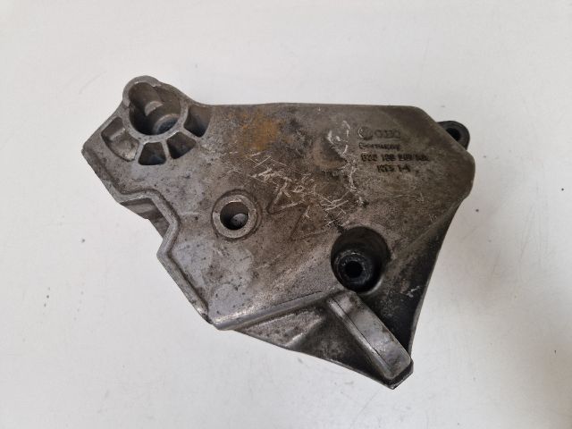 bontott VW GOLF IV Motor Tartó Bak (Fém)