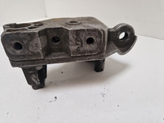 bontott VW GOLF IV Motor Tartó Bak (Fém)