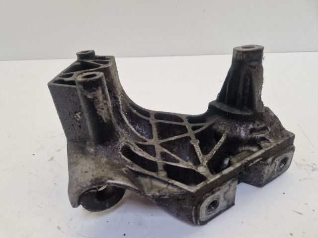 bontott VW GOLF IV Motor Tartó Bak (Fém)