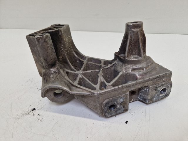 bontott VW GOLF IV Motor Tartó Bak (Fém)