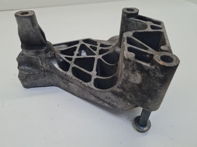 bontott VW GOLF IV Motor Tartó Bak (Fém)