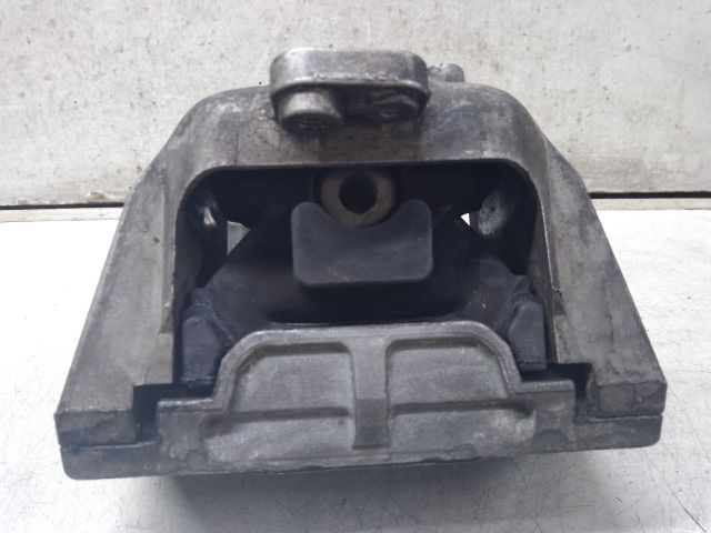 bontott VW GOLF IV Motor Tartó Bak (Fém)