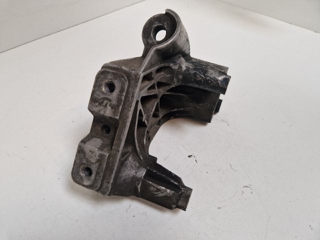 bontott VW GOLF IV Motor Tartó Bak (Fém)