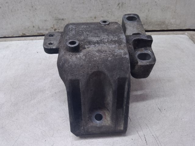 bontott VW GOLF IV Motor Tartó Bak (Fém)