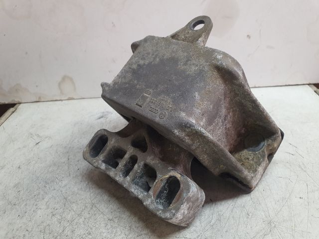 bontott VW GOLF IV Motor Tartó Bak (Fém)