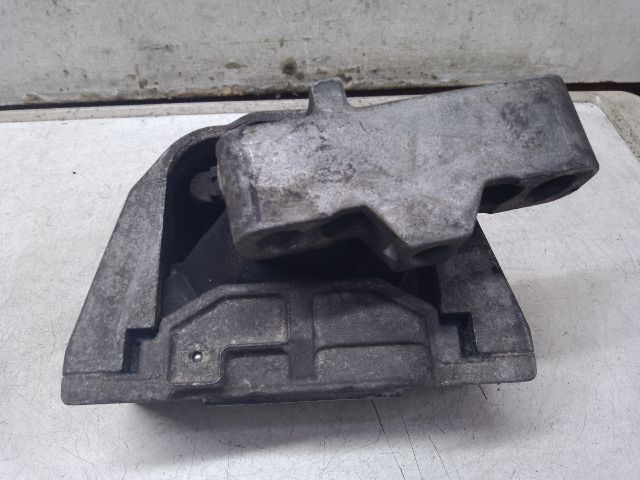 bontott VW GOLF IV Motor Tartó Bak (Fém)