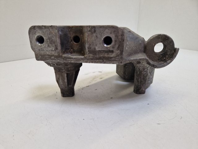 bontott VW GOLF IV Motor Tartó Bak (Fém)